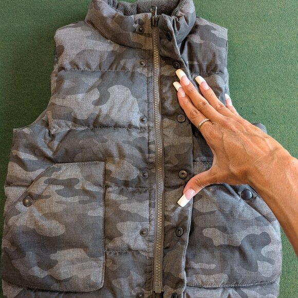 NWOT Boy's GAP Camo Puffer Vest 4T 💙 - Picture 3 of 7